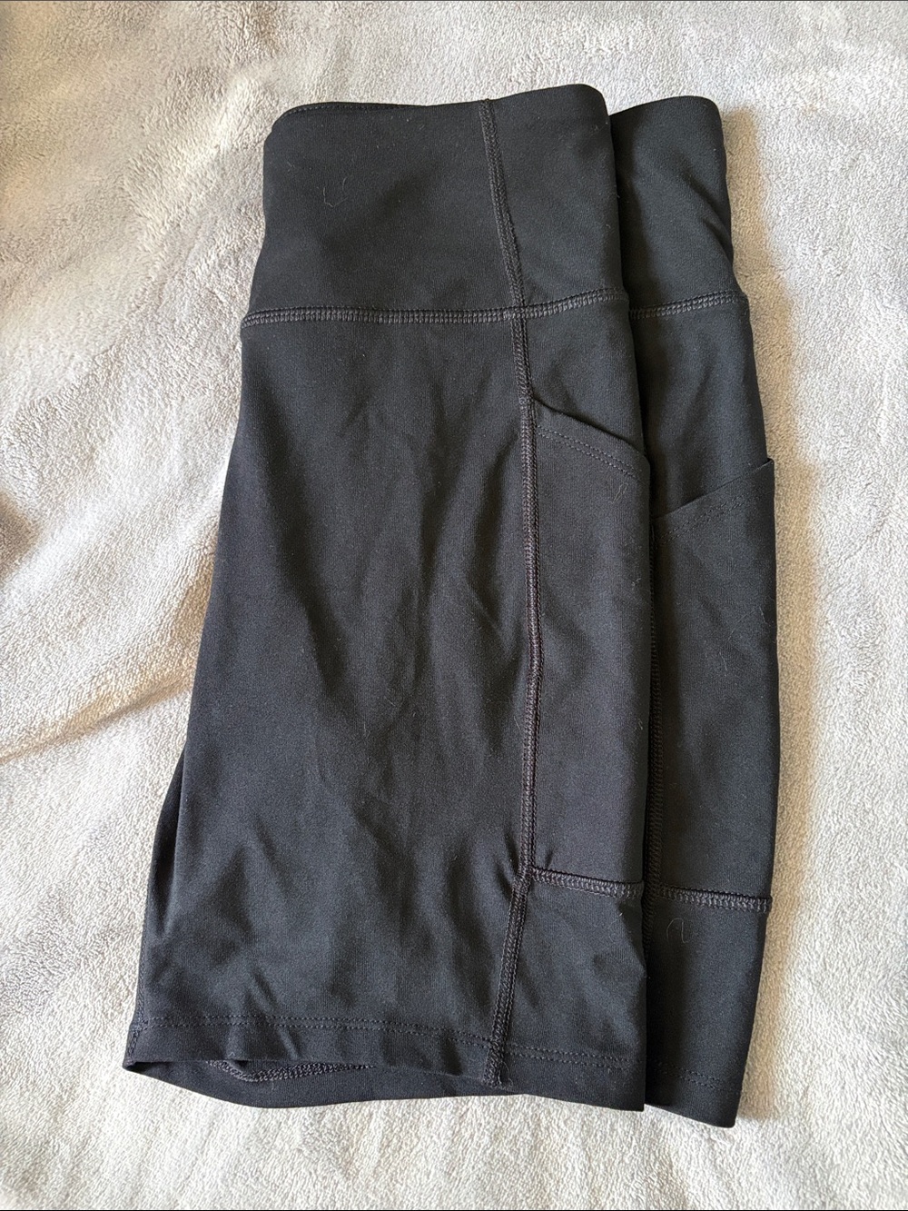 High-Waist Black Leggings with Side Pocket